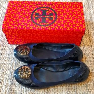 Tory Burch Navy Caroline Flats in 8.5